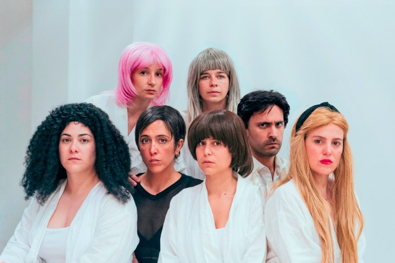 Cucaracha con paisaje de fondo - Foto