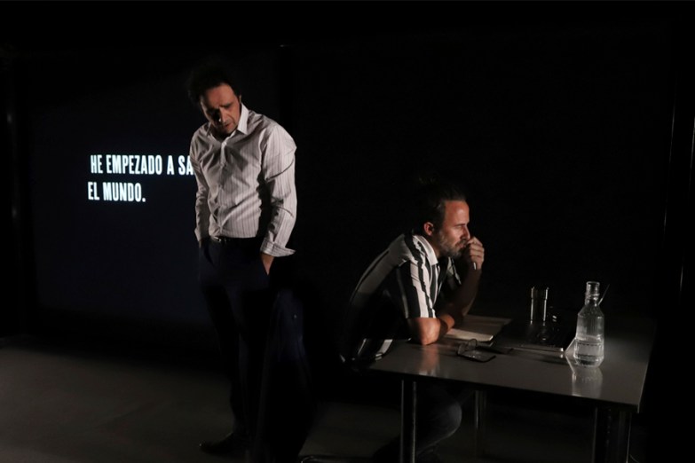 Espaldas de plata - Foto