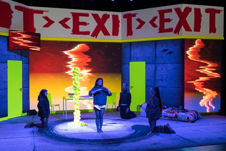 ANGELA (a strange loop) - Foto de Julian Röder